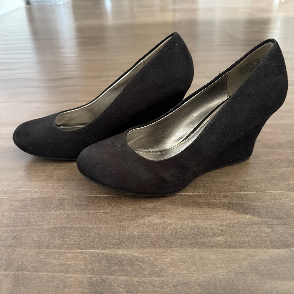 Dexter Y2K Black Suede Wedge Heels Shoes 8.5